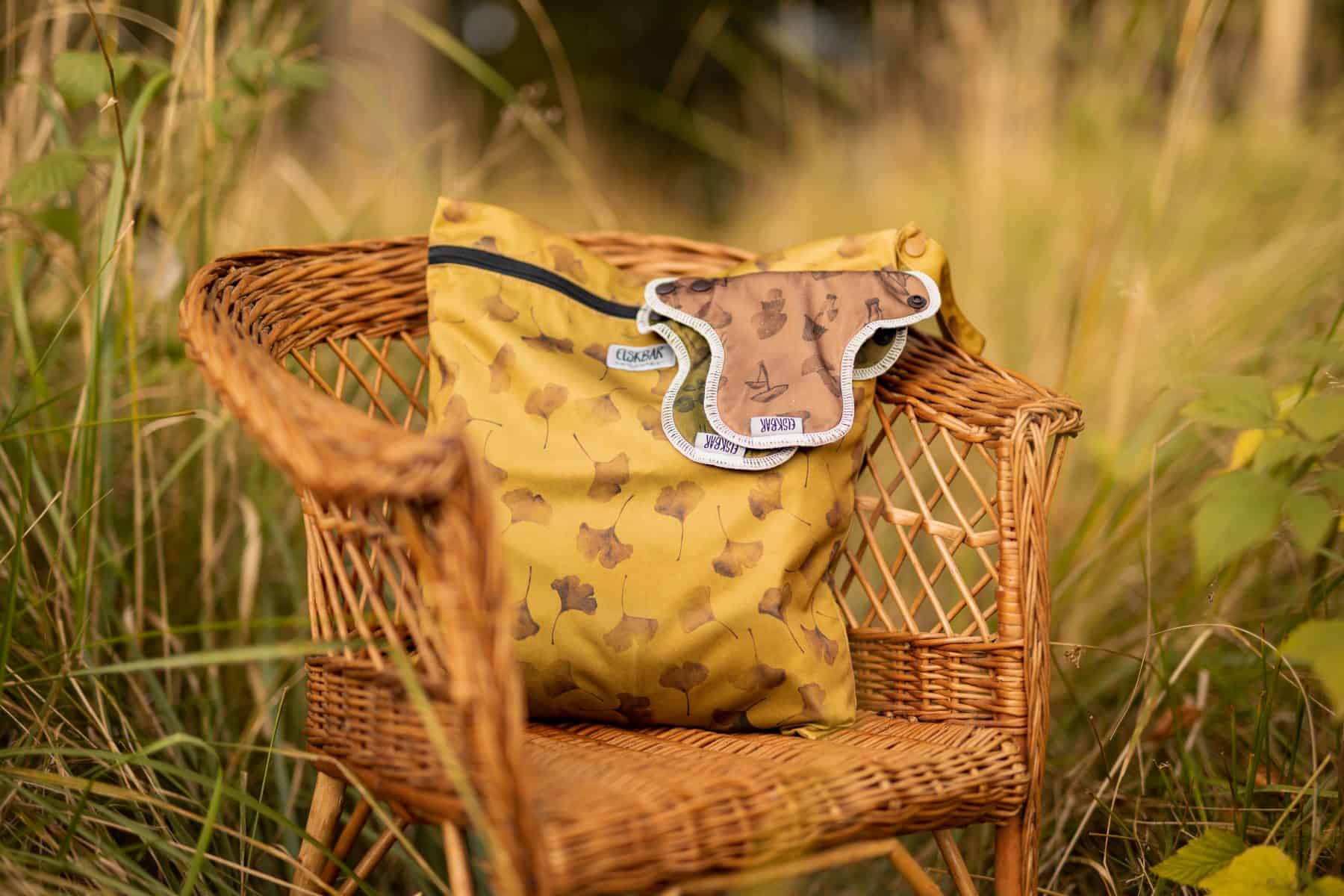 Ginkgo Medium Wetbag på stol
