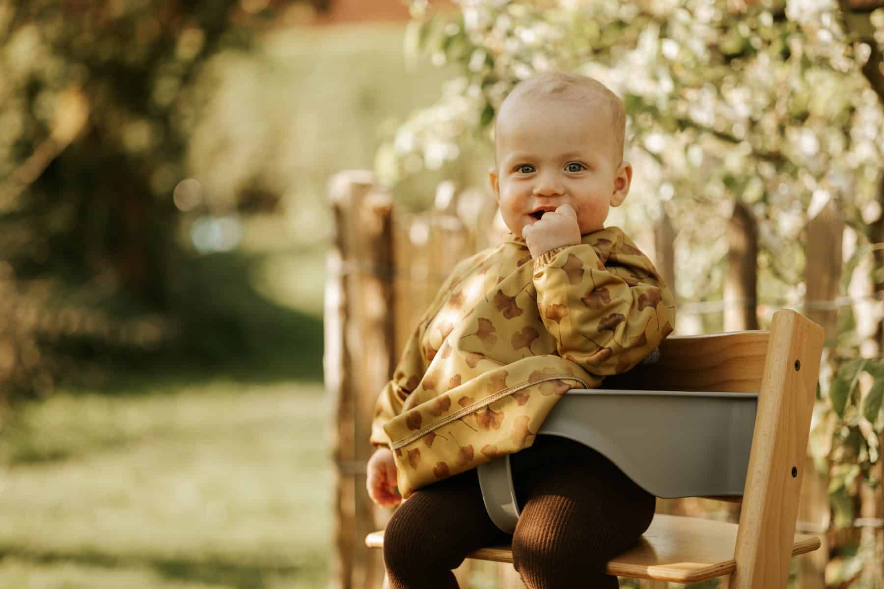 Langærmet hagesmæk med lomme - Ginkgo