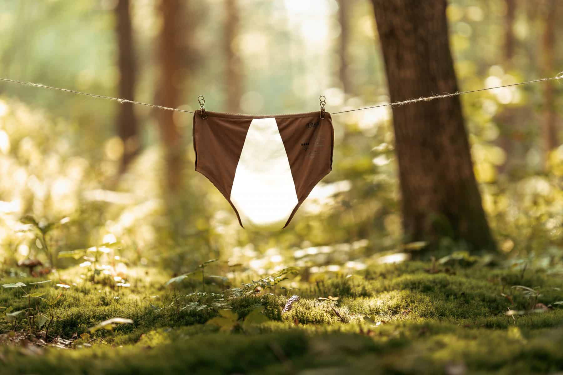 Elskbar menstruationstrusser tørrer